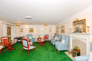 RESIDENTS LOUNGE- click for photo gallery